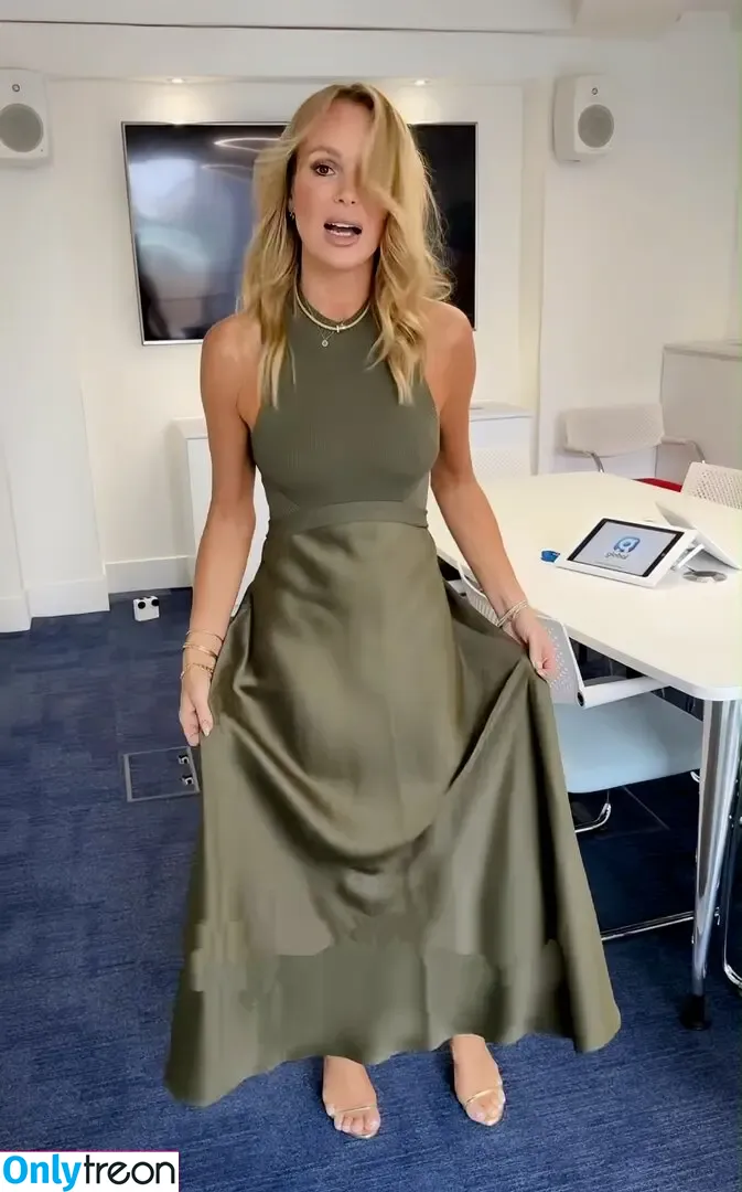 Amanda Holden nude photo #3247 (amanda_holden / noholdenback)