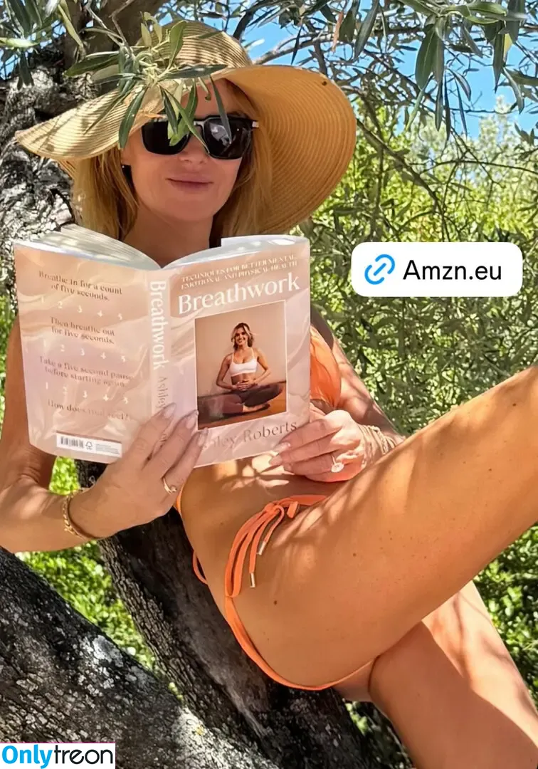 Amanda Holden nude photo #3268 (amanda_holden / noholdenback)