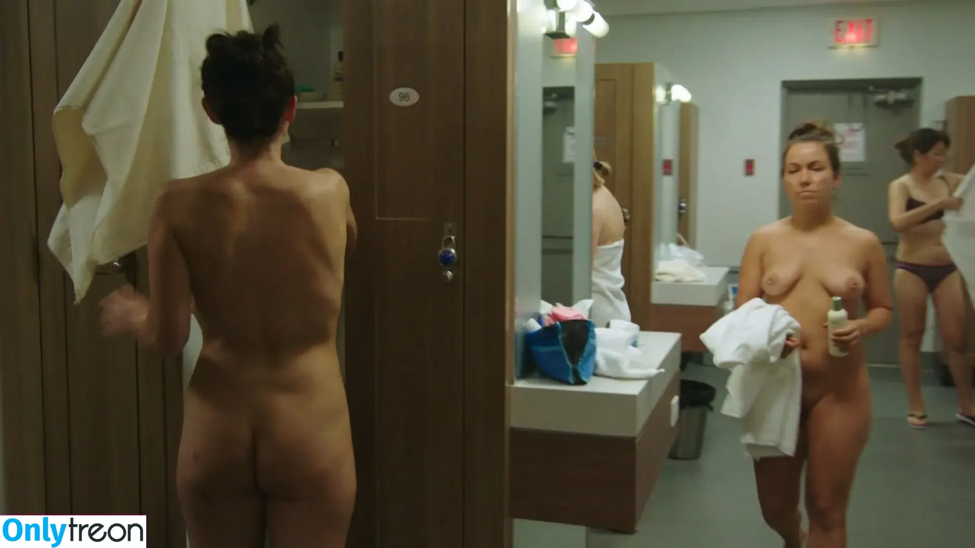 Amanda Peet nude photo #0050 (amandapeet)
