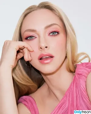 Amanda Seyfried / AmandaSeyfried / mingey nude photo #0787