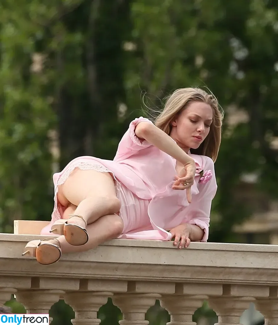 Amanda Seyfried nude photo #0004 (AmandaSeyfried / mingey)