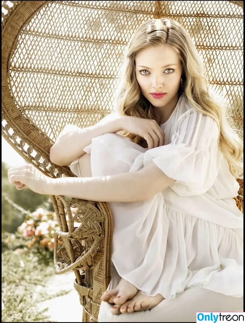 Amanda Seyfried nude photo #0027 (AmandaSeyfried / mingey)