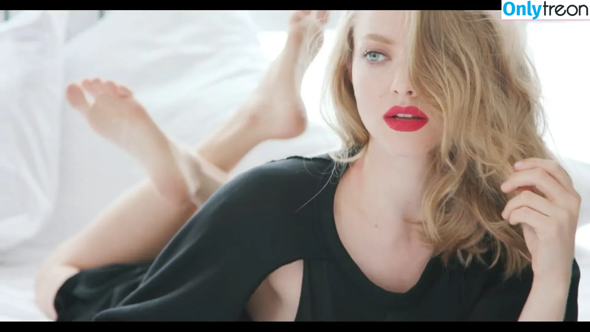 Amanda Seyfried nude photo #0030 (AmandaSeyfried / mingey)