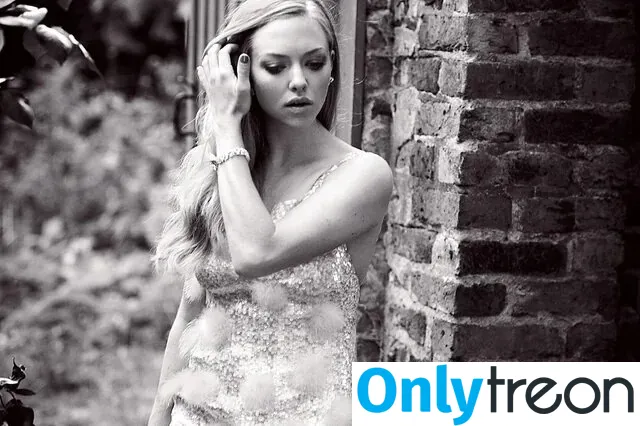 Amanda Seyfried nude photo #0061 (AmandaSeyfried / mingey)