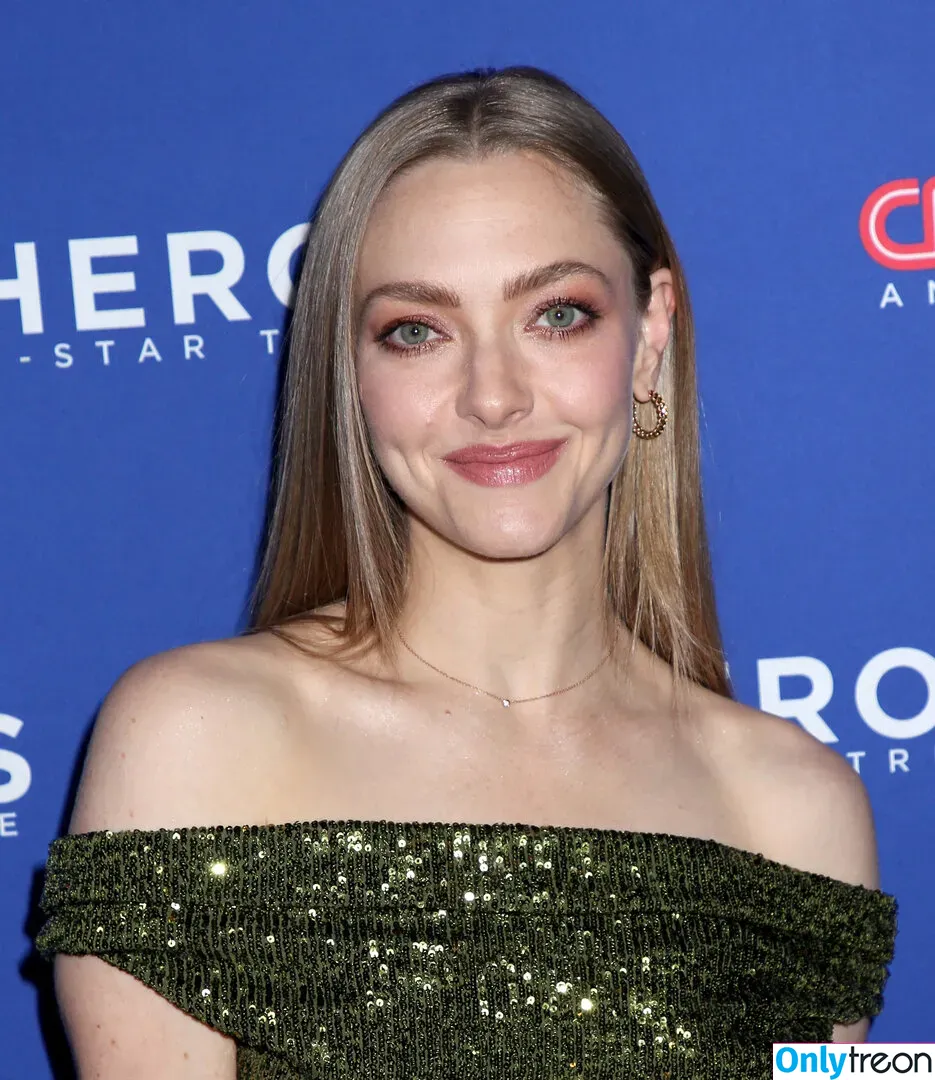 Amanda Seyfried nude photo #0078 (AmandaSeyfried / mingey)
