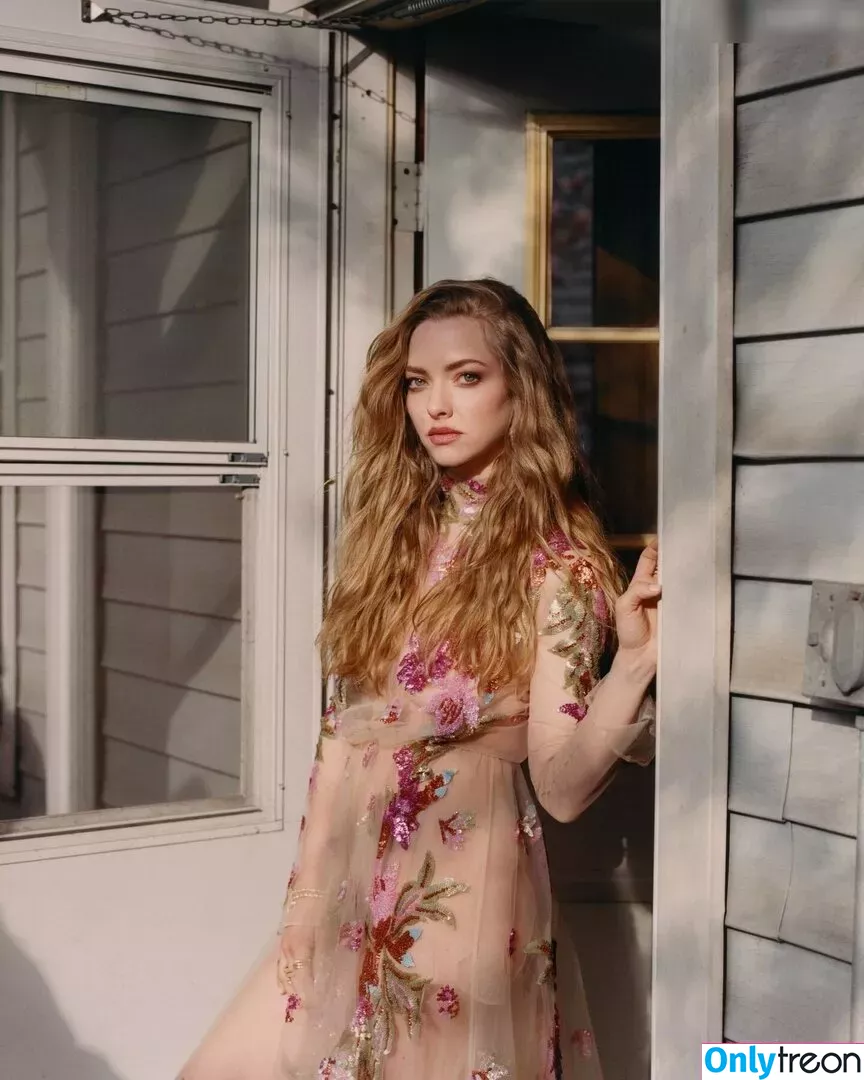 Amanda Seyfried nude photo #0347 (AmandaSeyfried / mingey)