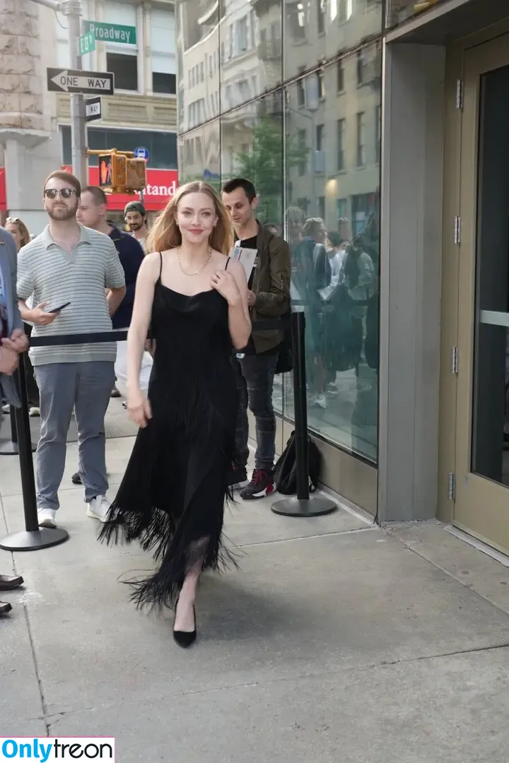 Amanda Seyfried nude photo #0767 (AmandaSeyfried / mingey)