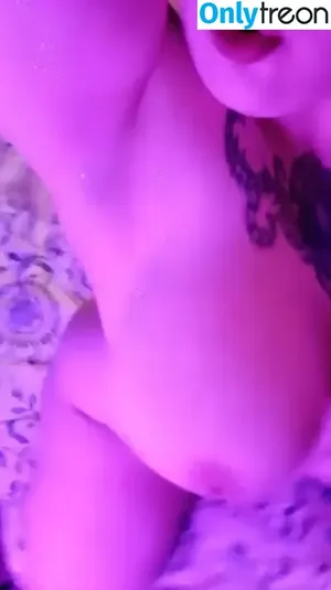 Amateur Streamers / radiatedfox nude photo #0009