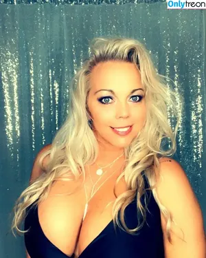 Amber Lynn Bach / amberbach_ nude photo #0001