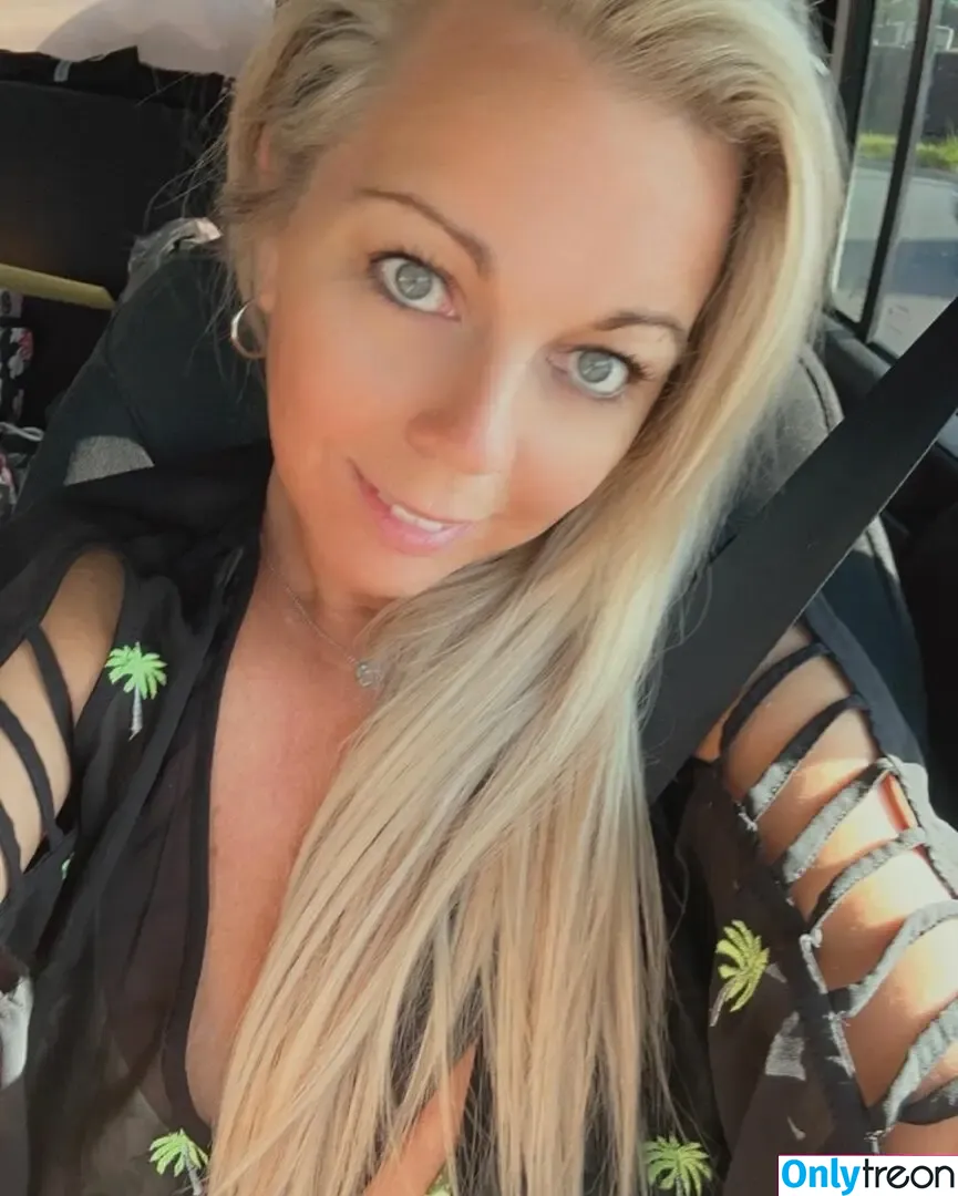 Amber Lynn Bach nude photo #0003 (amberbach_)
