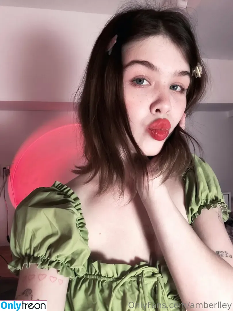 amberlley nude photo #0004 (amberlleyofficial)