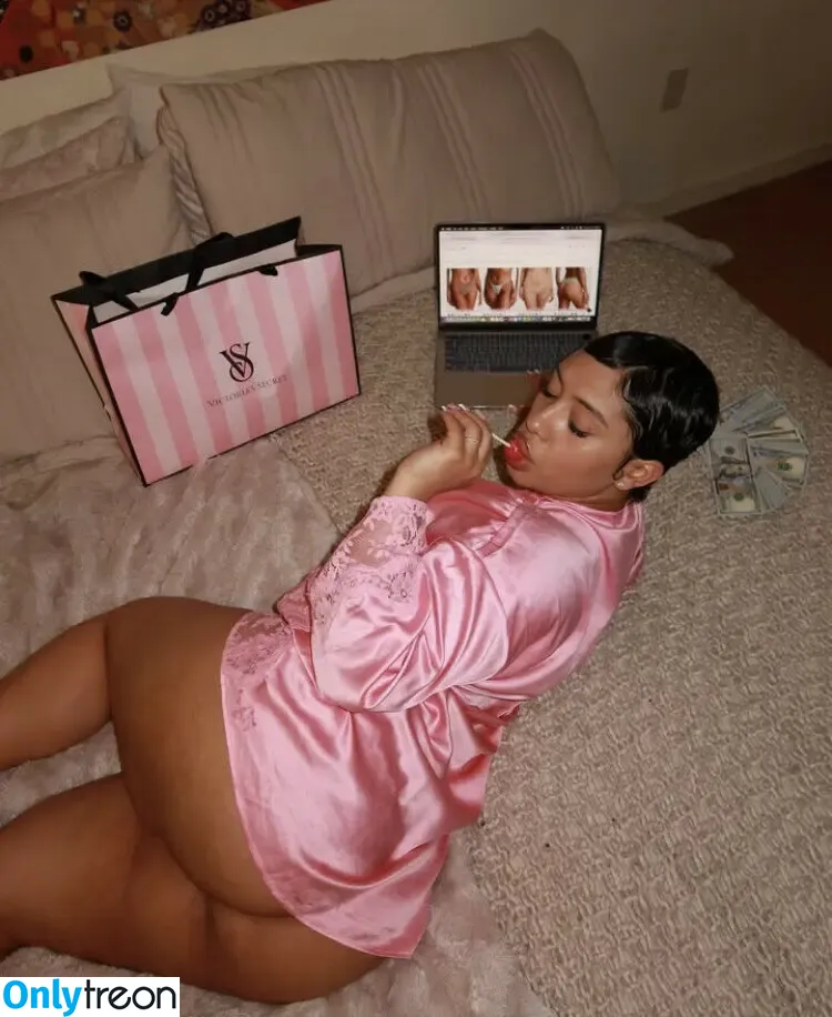 amberthickk nude photo #0069 (aamberb__ / hellathick)
