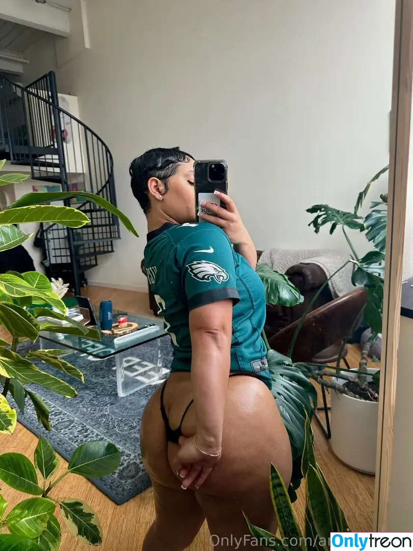 amberthickk nude photo #0075 (aamberb__ / hellathick)