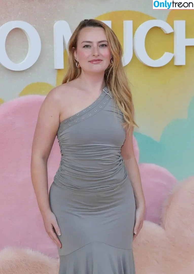 Amelia Dimoldenberg nude photo #0654 (ameliadimz / emilynudess)
