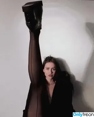 Amelia Gray Hamlin / ameliagray nude photo #0242