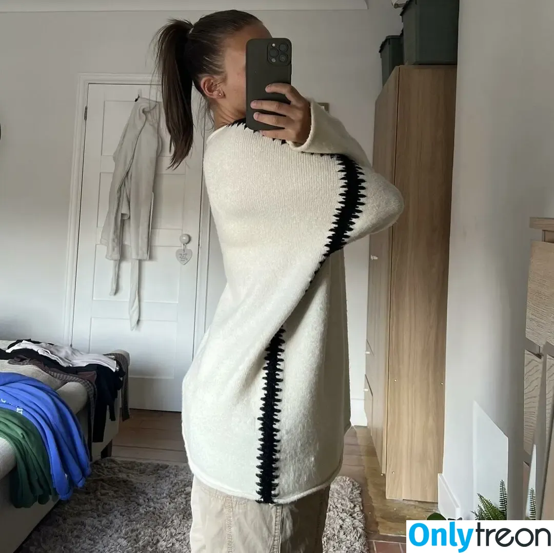 Amelia Loraine nude photo #0012 (amelialorainee / loraineous)