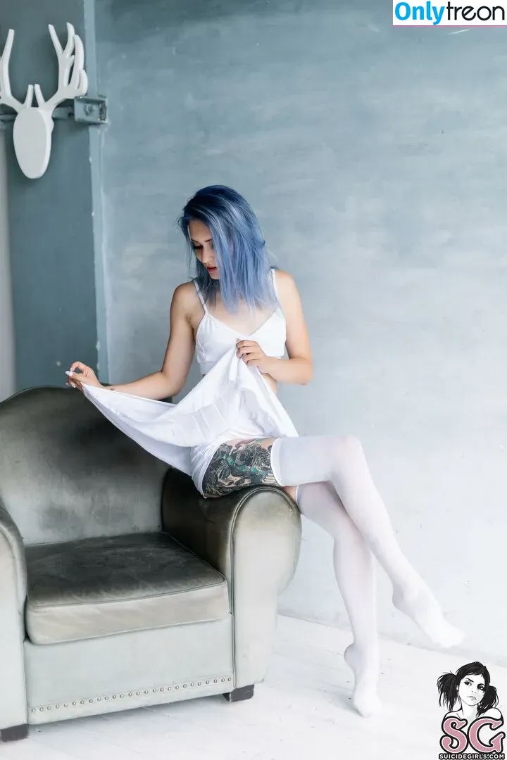Amelieweed nude photo #0006 (amelieweeed)