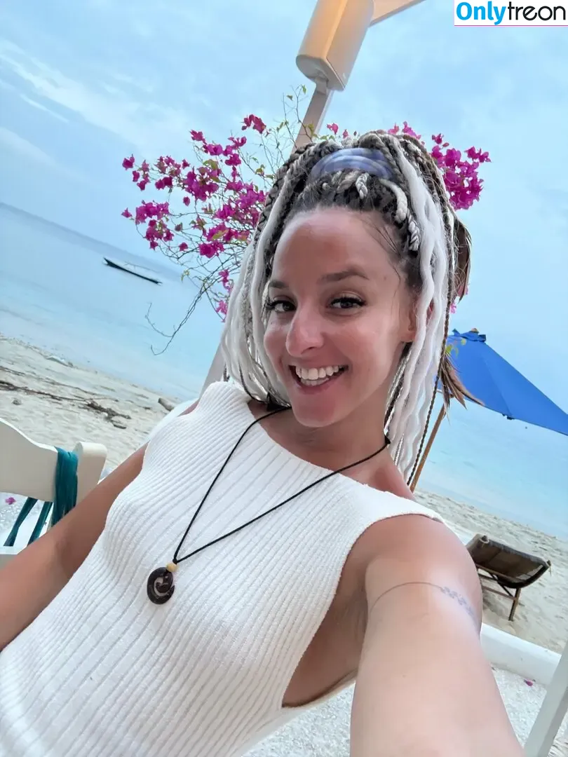 amirahadarax nude photo #0084 (amiraadarax)