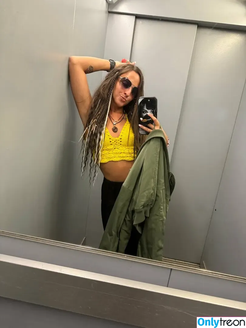 amirahadarax nude photo #0092 (amiraadarax)