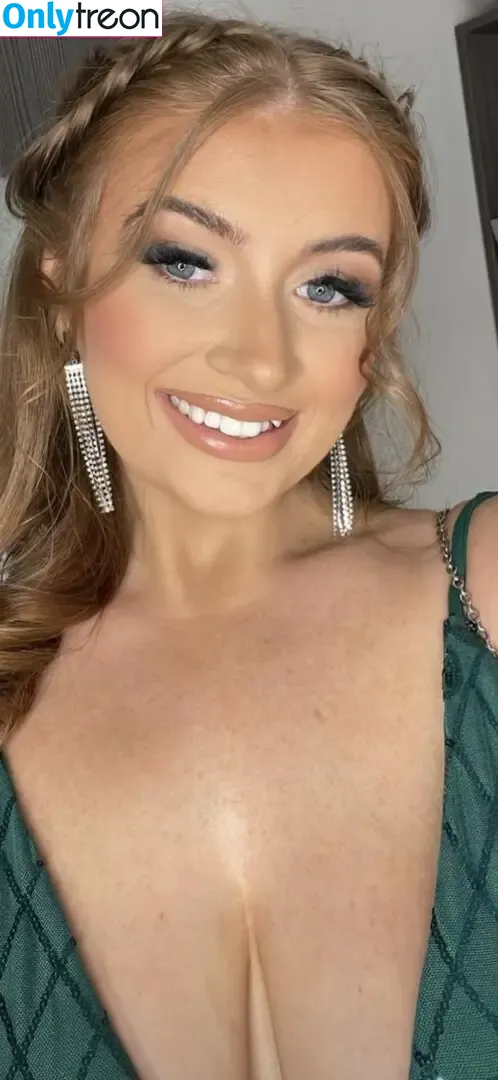 Amy Heslop nude photo #0081 (_amyheslop / ultimatelyamy)