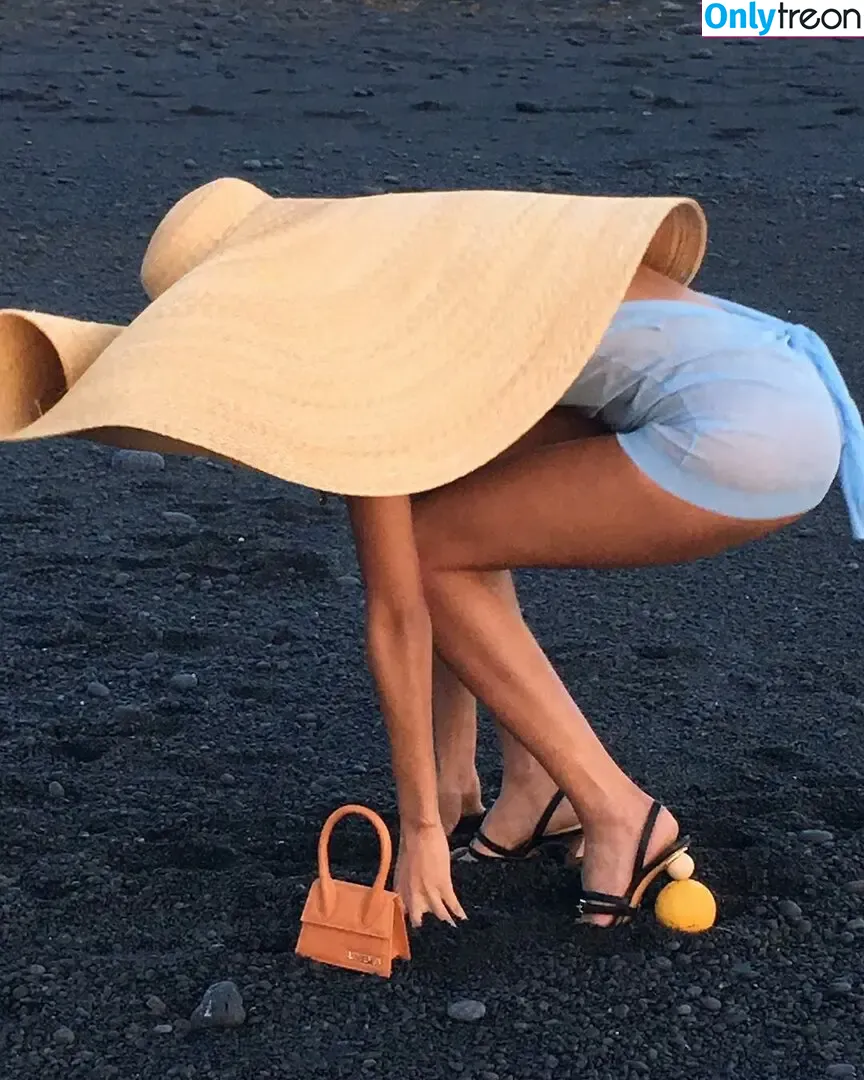 Amy Shiels nude photo #0002 (amyshiels1)