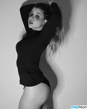 Ana Hilgemberg / Asapofroggy / anahilgemberg nude photo #0002