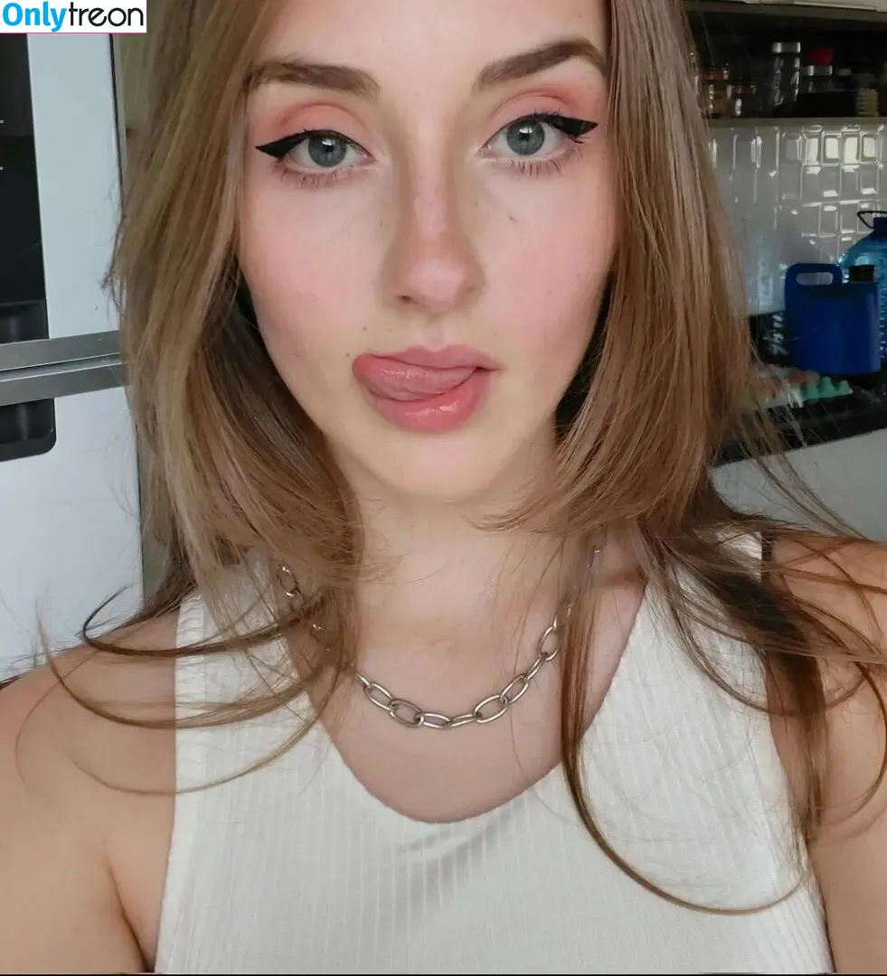 Ana Hilgemberg nude photo #0007 (Asapofroggy / anahilgemberg)