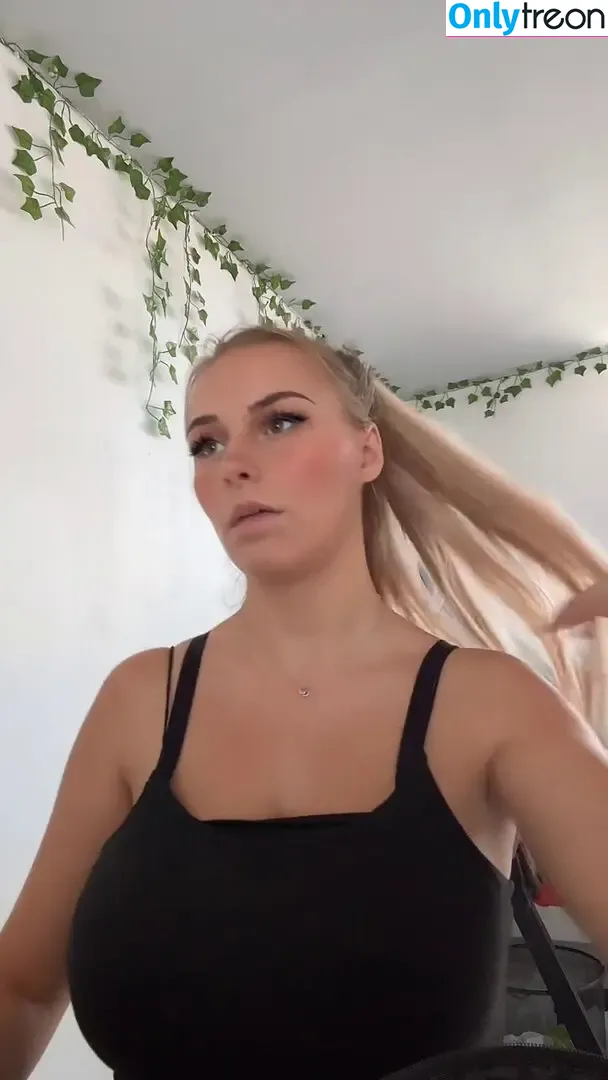 Anais nude photo #0060 (anaispv / anaisus / itsanais70)