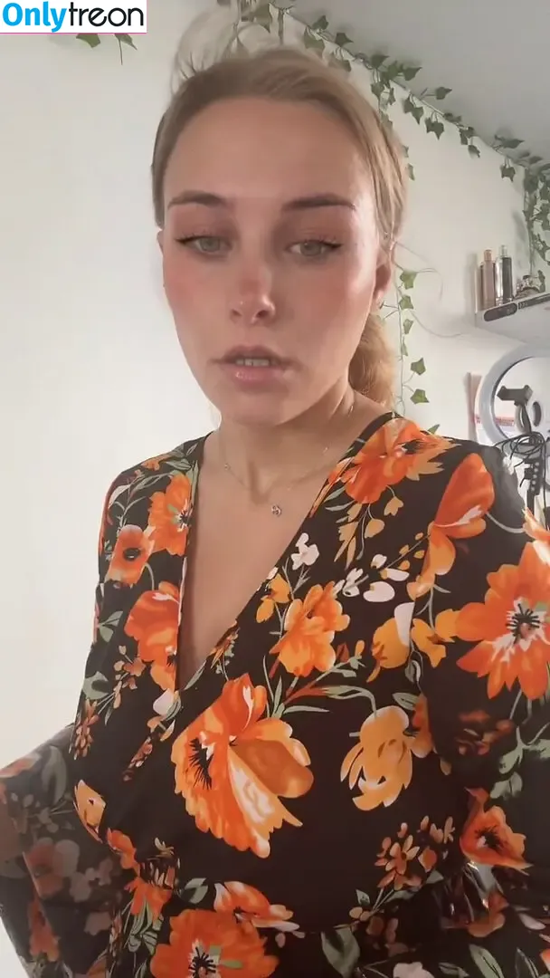 Anais nude photo #0061 (anaispv / anaisus / itsanais70)