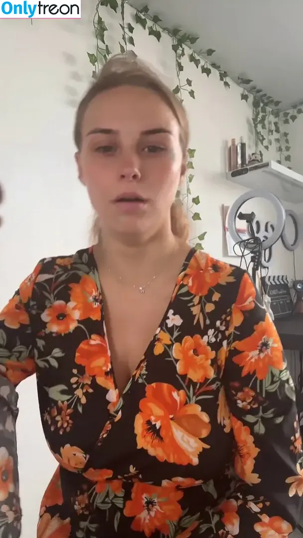 Anais nude photo #0062 (anaispv / anaisus / itsanais70)