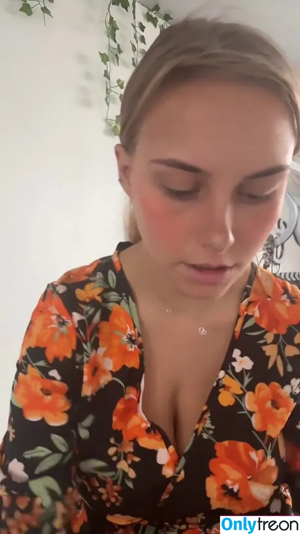 Anais nude photo #0063 (anaispv / anaisus / itsanais70)