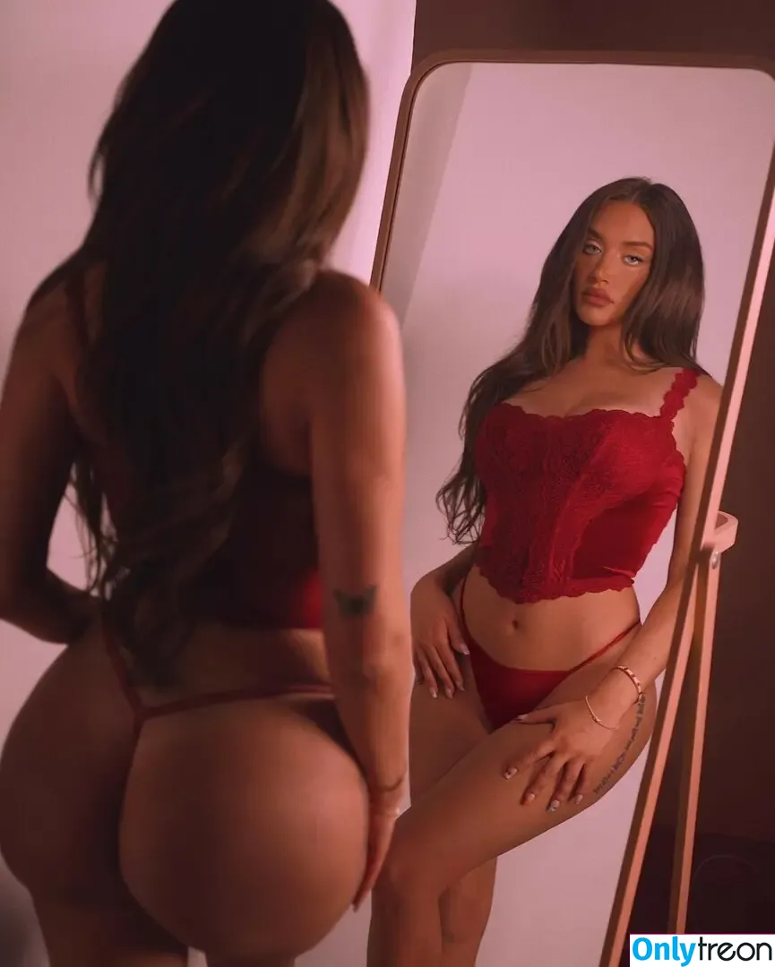 Anastasia Karanikolaou nude photo #0357 (Stassiebaby / staskaranikolaou)