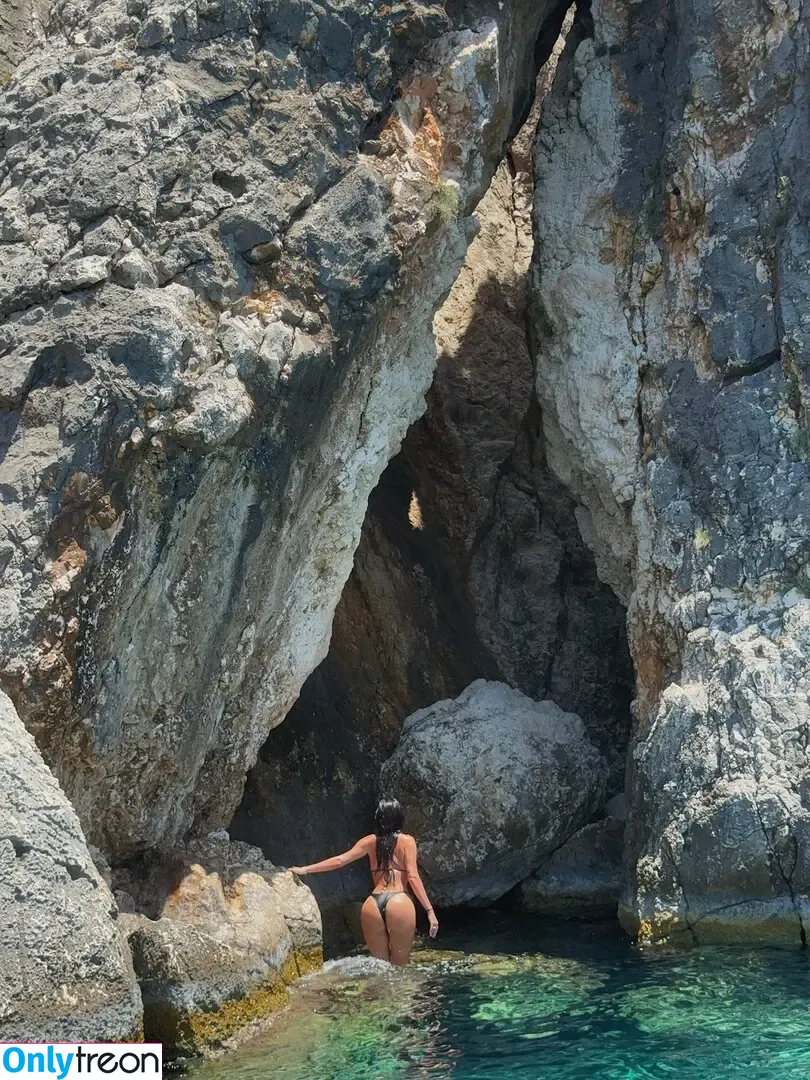 Anastasia Karanikolaou nude photo #0884 (Stassiebaby / staskaranikolaou)
