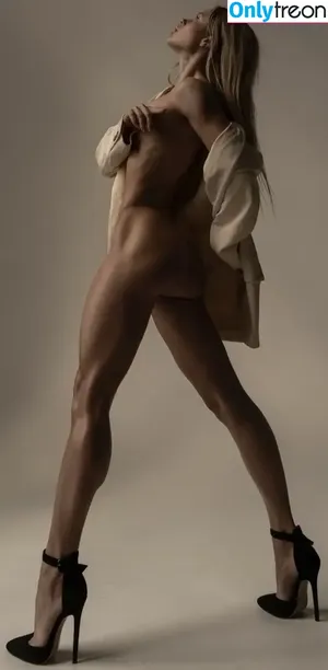  nude photo #0002