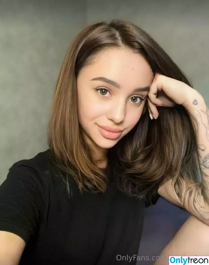 anatpotos nude photo #0036 (anatortos)