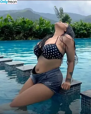 __anavrin___ / Anavrin / nirva_nahh / safawarda nude photo #0025