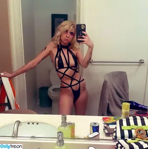 Andiecase nude photo #0003
