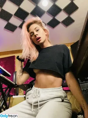 Andiecase nude photo #0006