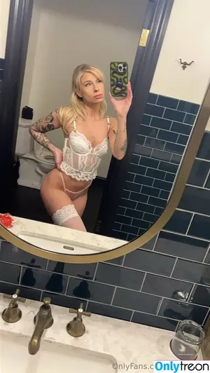 Andiecase nude photo #0026