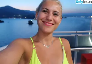 Andreaabaam nude photo #0002