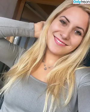 Andreaabaam nude photo #0010