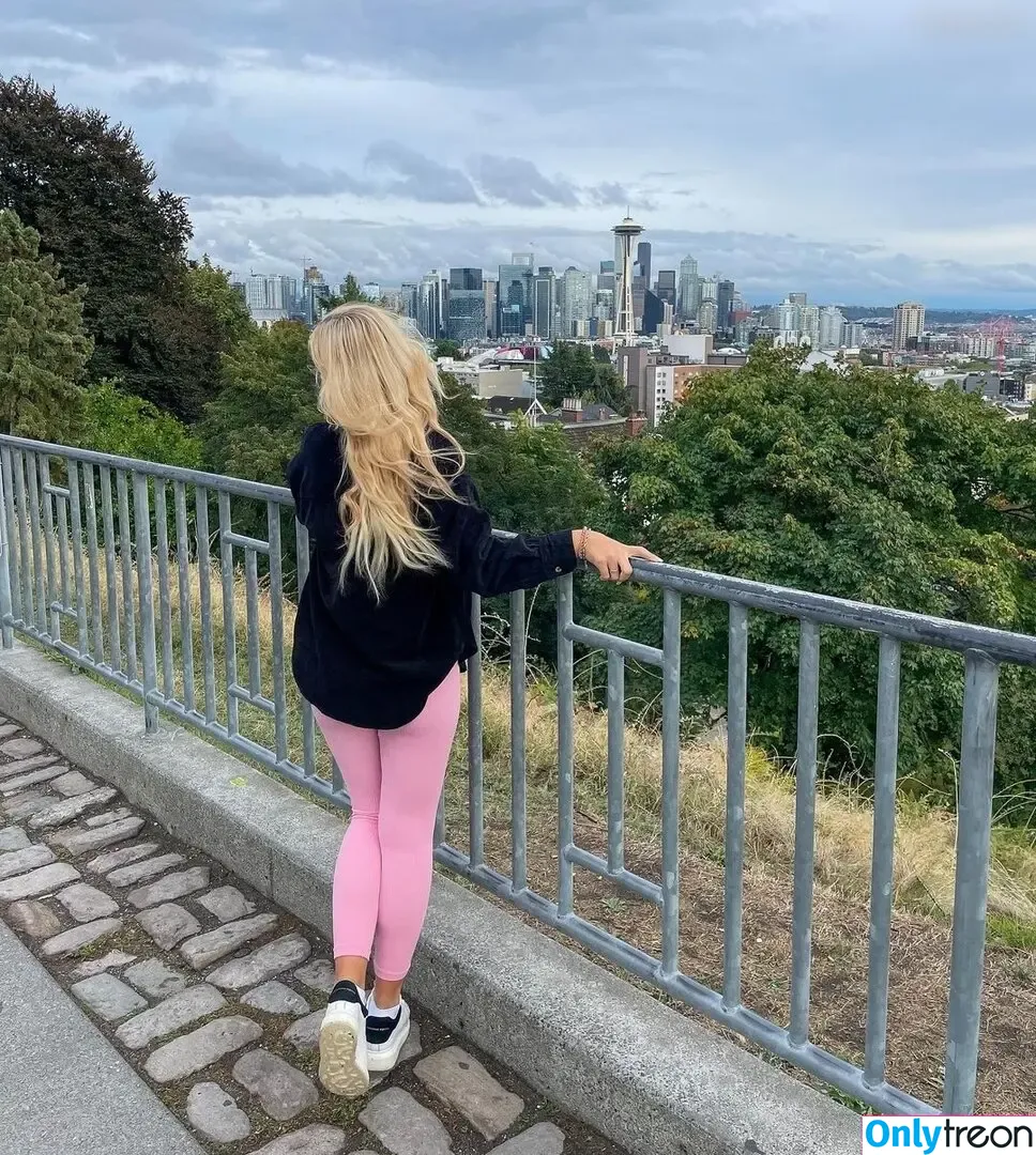 Andreaabaam nude photo #0004 (Andreaabaam)