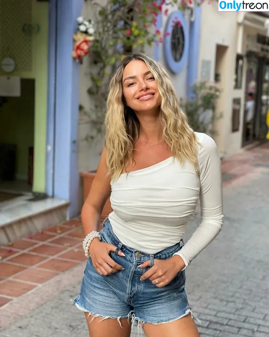 Andreea Ungur nude photo #0060 (andreearungur)