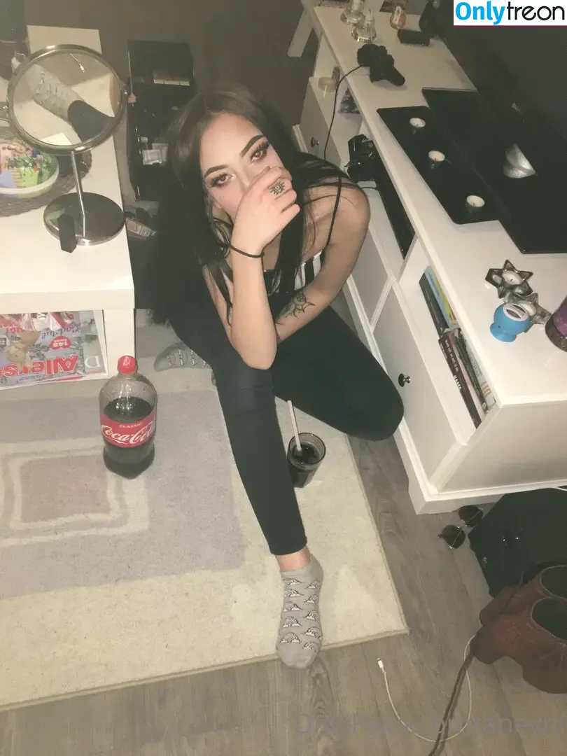 anevni nude photo #0003 (anevni)