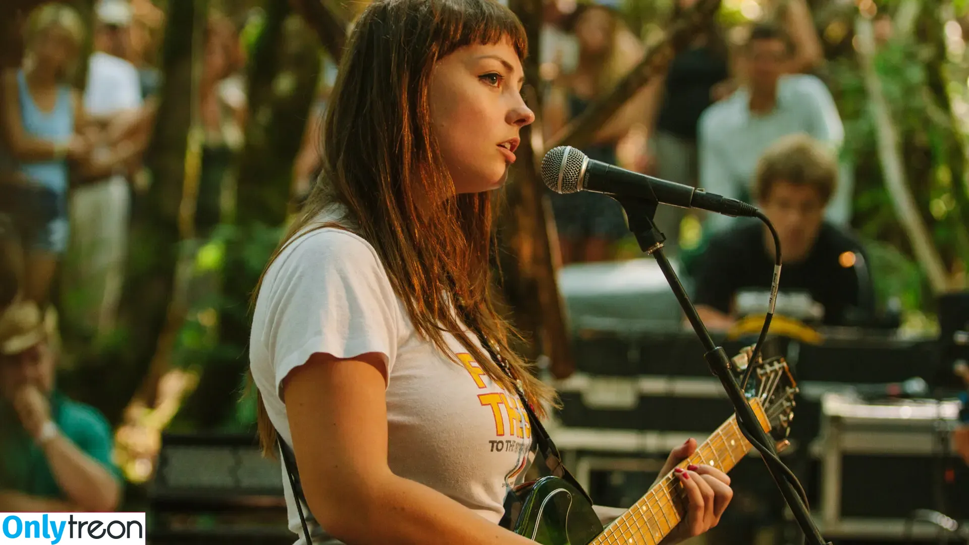 Angel Olsen nude photo #0036 (angelolsen / angelolsenmusic)