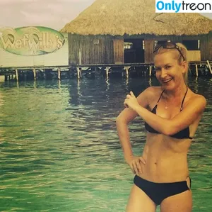 Angela Kinsey / angelakinsey nude photo #0079