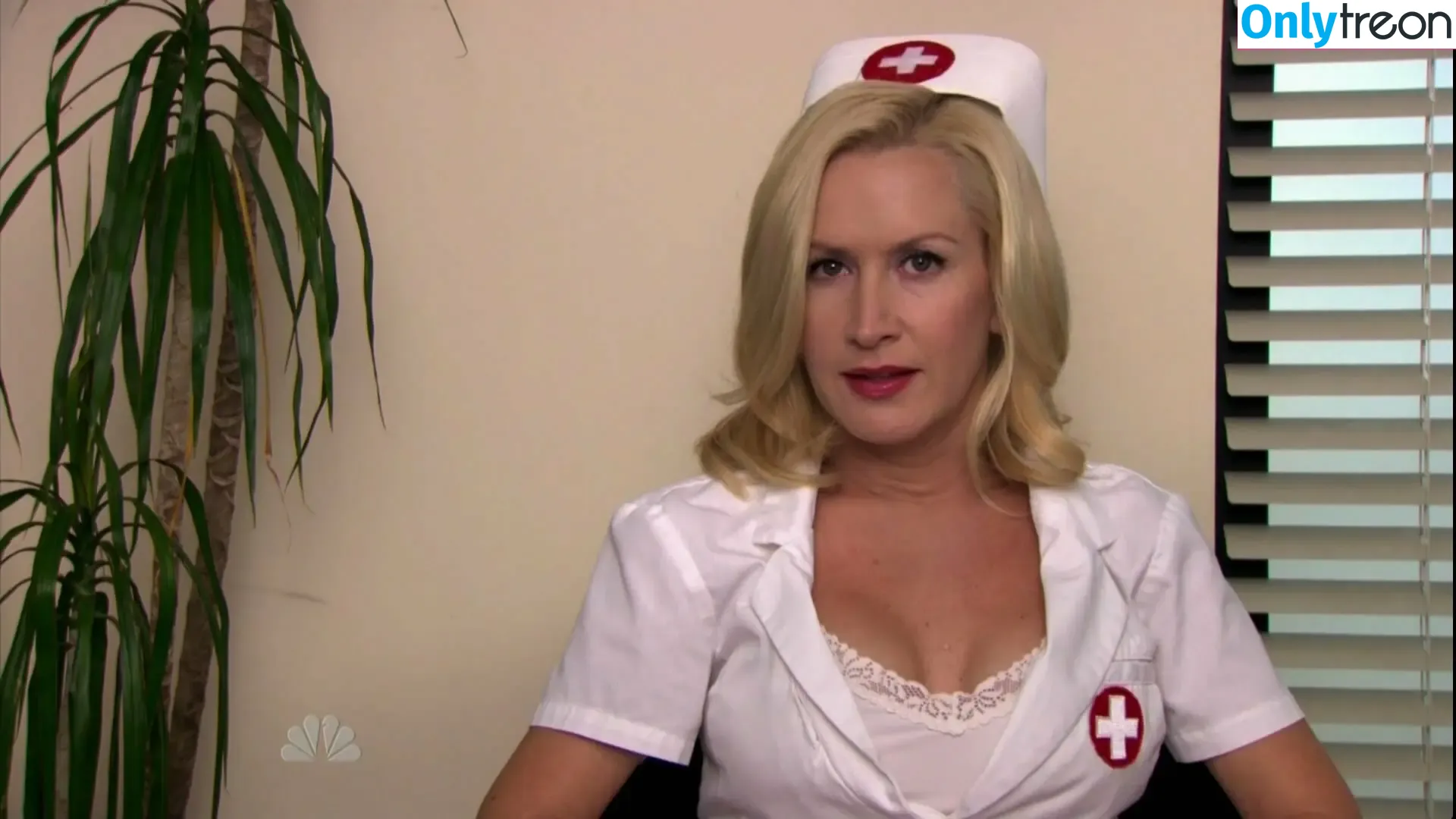 Angela Kinsey nude photo #0083 (angelakinsey)