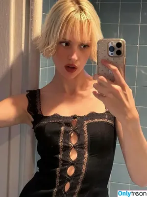 Angèle Van Laeken / angele_vl / u147788082 nude photo #0139
