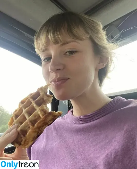 Angèle Van Laeken nude photo #0007 (angele_vl / u147788082)