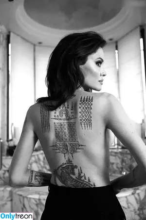 Angelina Jolie / angelinajolie nude photo #0292